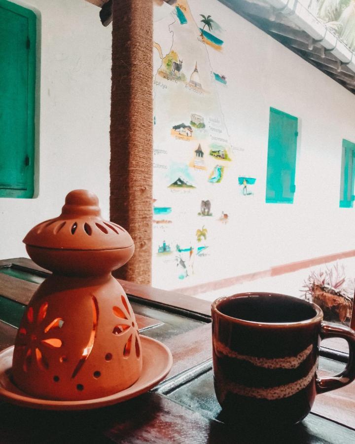 Lazy Monkey Sri Lanka Hostel Диквела Екстериор снимка