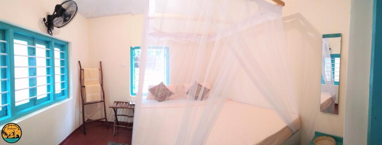 Lazy Monkey Sri Lanka Hostel Диквела Екстериор снимка