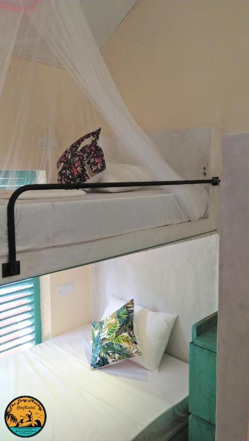 Lazy Monkey Sri Lanka Hostel Диквела Екстериор снимка