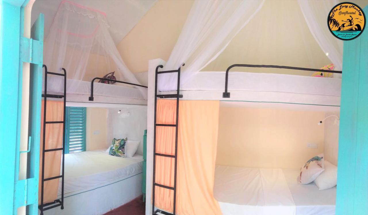 Lazy Monkey Sri Lanka Hostel Диквела Екстериор снимка